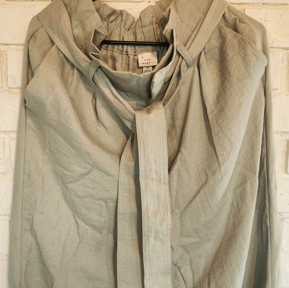 Light green women's pants, high rise